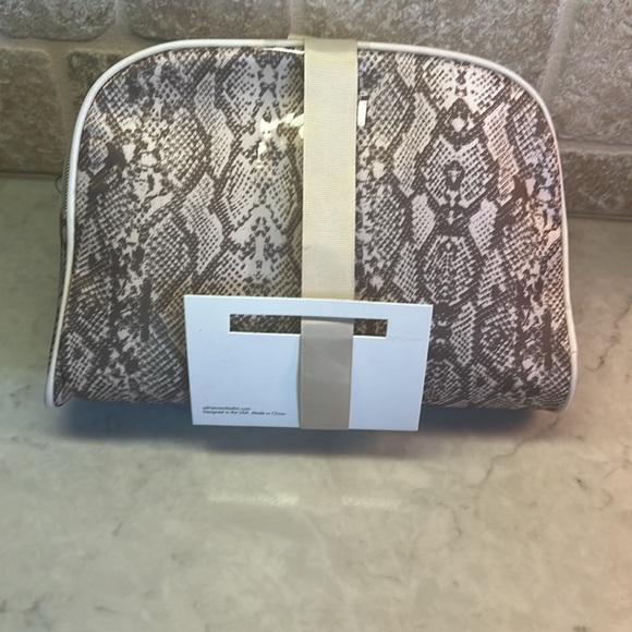 Adrienne Vittadini Cosmetic Bag Set - Picture 5 of 7